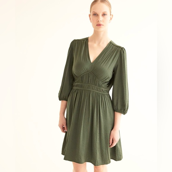Reitmans Dresses & Skirts - Sz  S Reitmans midi dress 3/4-Sleeve Empire Dress with Pleats green
